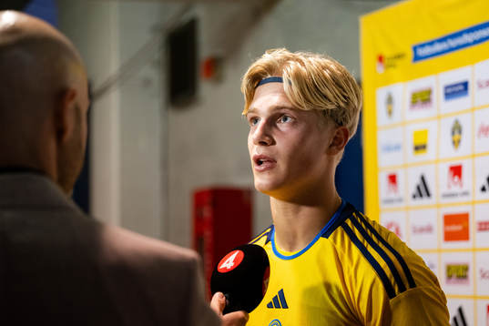 Lucas Bergvall of Sweden