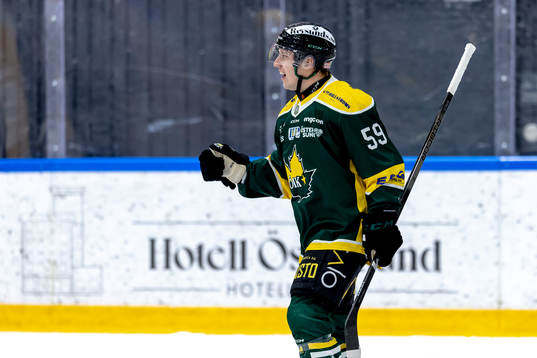 Östersunds Viktor Granholm jublar