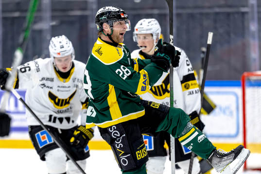 Östersunds Sebastian Fakt jublar