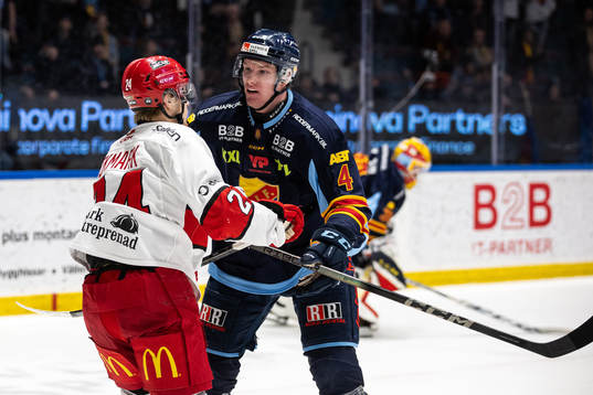 Almtunas Elliot Ekmark och Djurgårdens Edvin Hammarlund