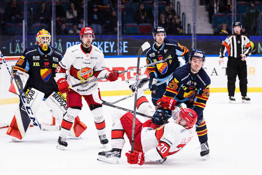 Almtunas Tobias Liljendahl och Djurgårdens Axel Andersson
