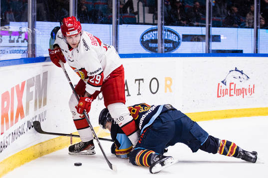 Almtunas Oscar Birgersson och Djurgårdens Daniel Brodin