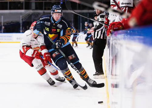 Almtunas Oskar Asplund och Djurgårdens David Blomgren