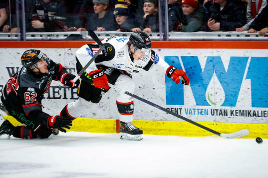 Örebros Robert Leino och Malmö Redhawks William Von
