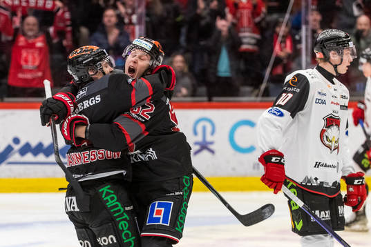 Örebros Samuel Johannesson och Robert Leino jublar