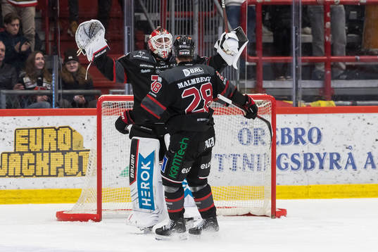 Örebros Jonas Arntzen jublar
