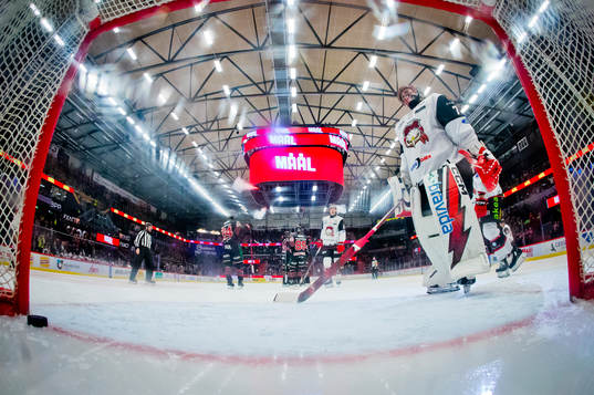 Örebros Hannes Björninen och Jonathan Lekkerimäki jublar