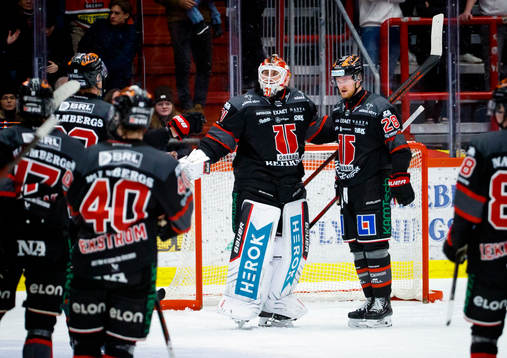 Örebros målvakt Jonas Arntzen jublar