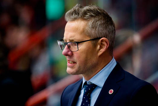 Örebros tränare Johan Hedberg på presskonferensen