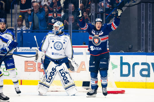 Växjös Emil Sylvegård jublar