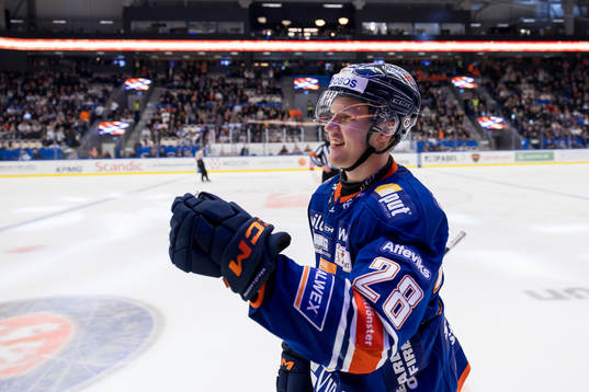 Växjös Hugo Gustafsson jublar