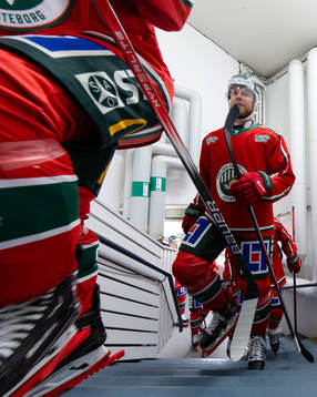 Frölundas Christian Folin innan ishockeymatchen i SHL