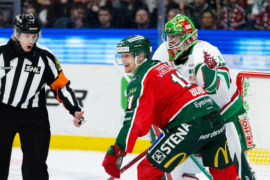 Frölundas Erik Borg och Rögles målvakt Christoffer Rifalk