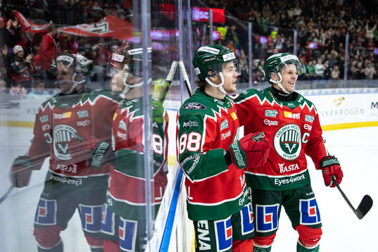 Frölundas Malte Strömwall och Max Friberg jublar