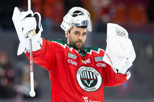 Frölundas målvakt Frans Tuohimaa jublar