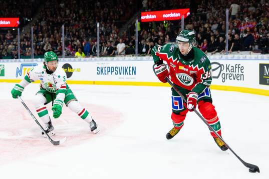 Rögles  Axel Smeds och Frölundas Mikael Ruohomaa