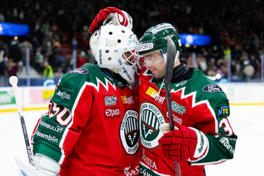 Frölundas målvakt Frans Tuohimaa och Mikael Ruohomaa