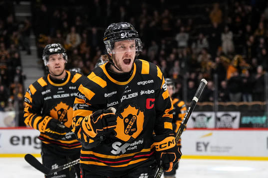 Skellefteås Jonathan Pudas jublar