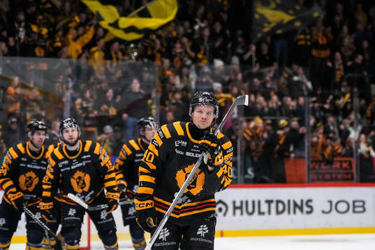 Skellefteås Anton Heikkinen jublar