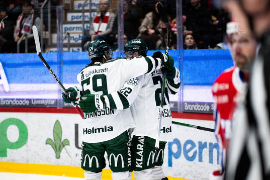 Färjestads Per Åslund och Linus Johansson jublar