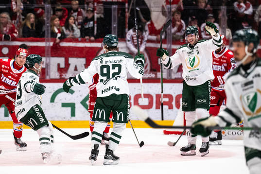 Färjestads Liam Öhgren jublar