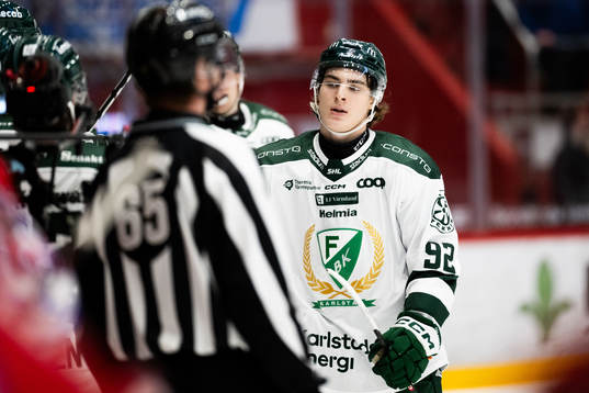 Färjestads Liam Öhgren jublar