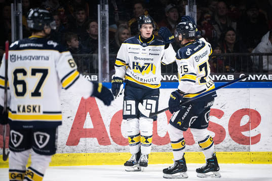 HV71s Radan Lenc och Oscar Fisker Molgaard jublar