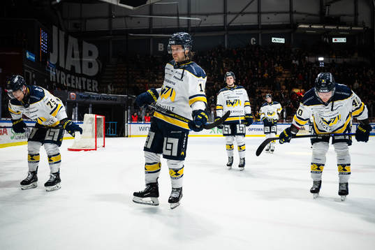 HV71s Kalle Maalahti och lagkamrater deppar
