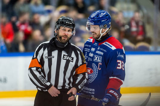 Domare Marcus Linde och Oskarshamns Oscar Engsund