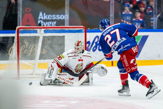 MoDos målvakt Lassi Lehtinen och Oskarshamns Austin Wagner