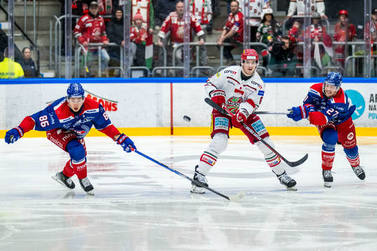Oskarshamns Lukas Jasek och MoDos Daniel Brickley och