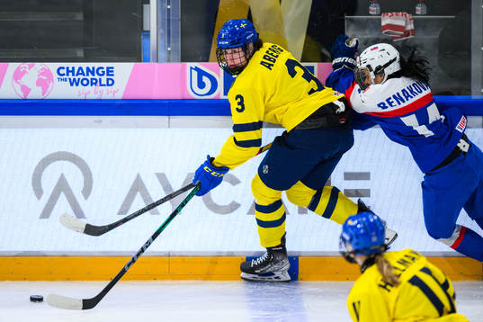 Elsa Åberg of Sweden and Lilien Benakova of Slovakia