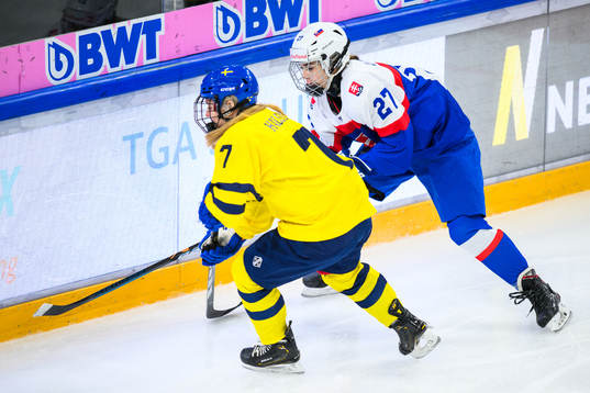 Sanna Halsius of Sweden and Gabriela Lacna of Slovakia