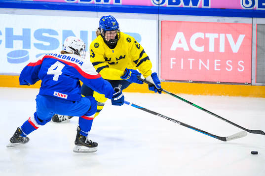 Hana Krakorova of Slovakia and Isabelle Leijonhielm of