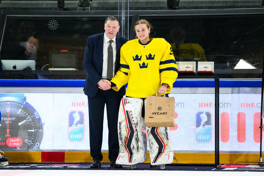 Team manager Hasse Edlund and goaltender Lovisa Lundström