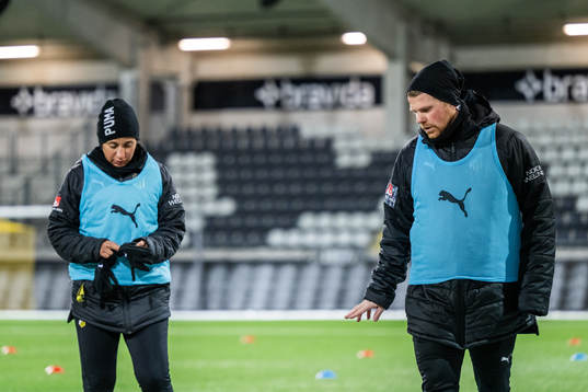 Assisterande tränare Bri Campos och assisterande tränare