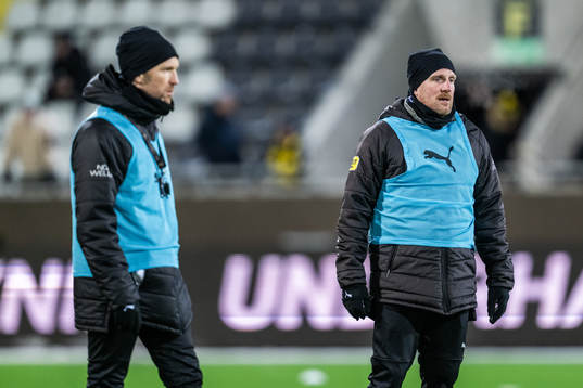 Assisterande tränare Rasmus Lindgren och assisterande