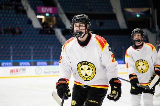 Brynäs Hanna Thuvik jublar