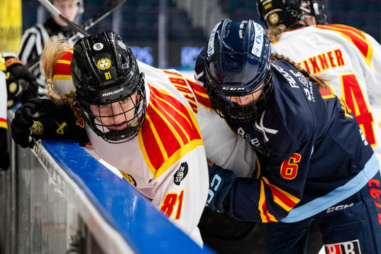 Brynäs Noemi Neubauerova och Djurgårdens Linda Vocetkova