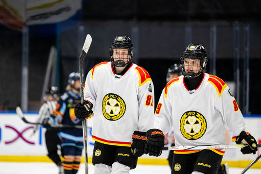 Brynäs Annie Silén och Stella Lindell deppar