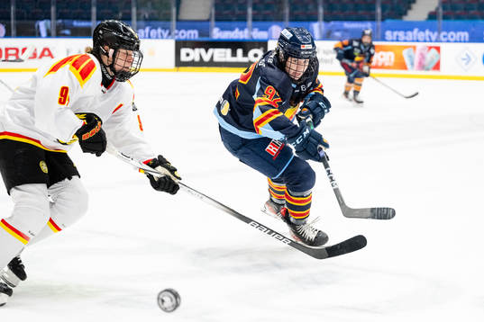 Brynäs Anna Meixner och Djurgårdens Ellen Laurence
