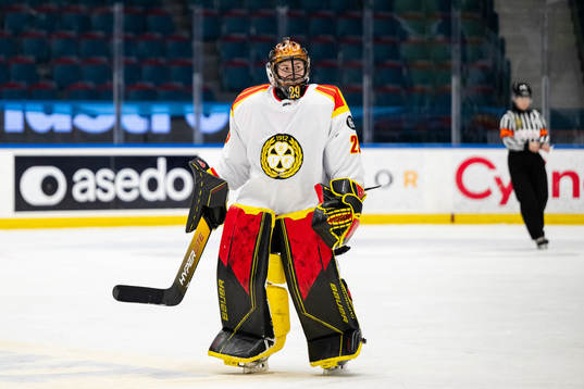 Brynäs målvakt Klara Peslarova jublar
