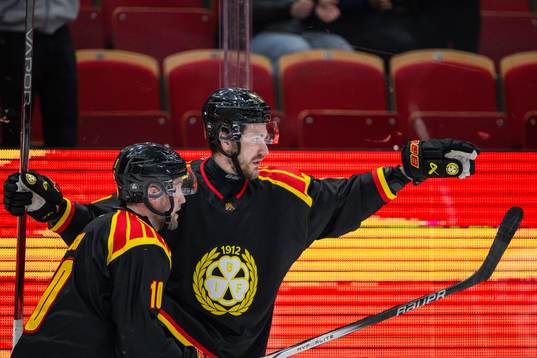 Brynäs Miks Indrasis och Johan Larsson jublar