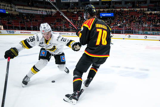 Västerås Elias Pettersson och Brynäs Miks Indrasis