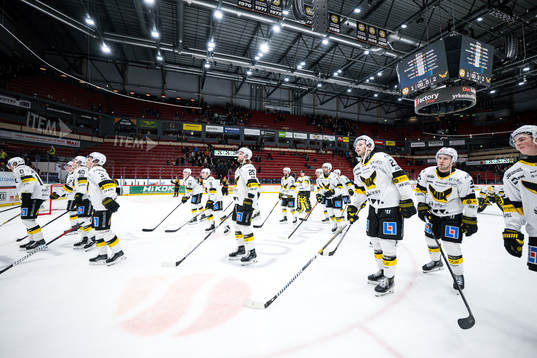 Västerås spelare jublar