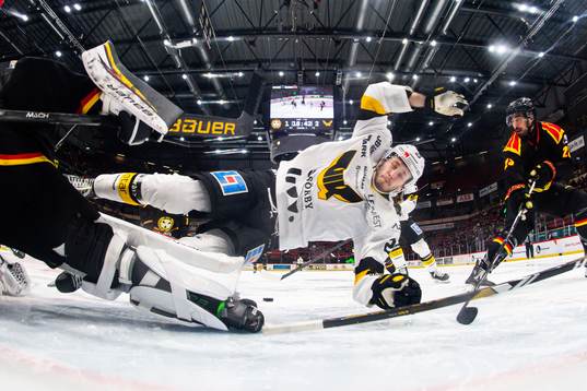 Västerås Hugo Lejon gör 1-3 som senare döms bort