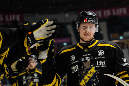 AIKs Ole Einar Egeland Andersen jublar