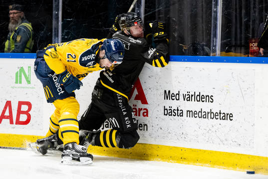 Södertäljes Henrik Malmström och AIKs Richard Gynge