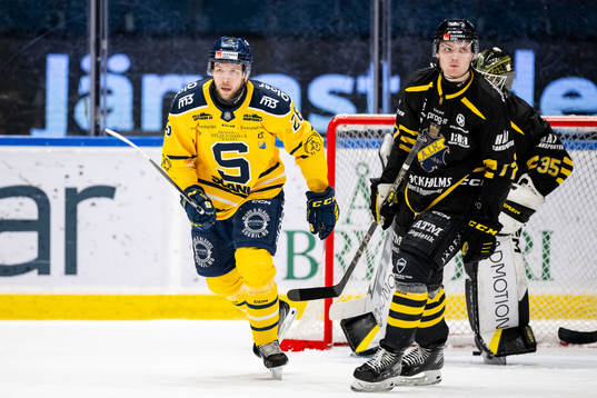 Södertäljes Emil Alba jublar