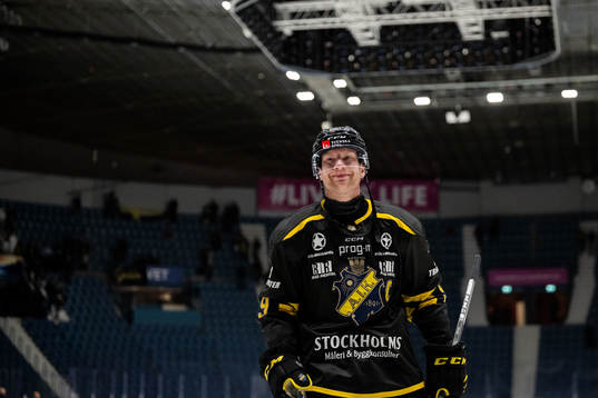 AIKs Richard Gynge jublar